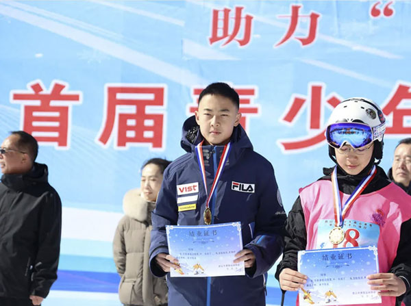 营口市首届青少年高山滑雪、单板滑雪平行项目积分赛圆满收官——何家沟滑雪场见证冰雪新生代力量崛起！