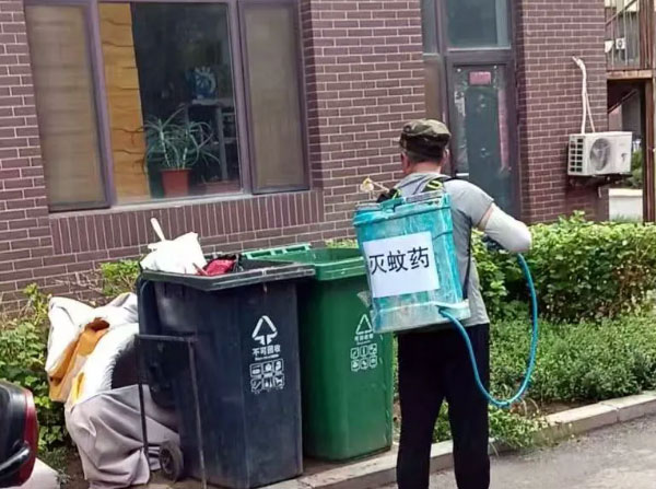 群星物业开展夏季蚊虫专项消杀行动 用心守护居民“清爽夏日”